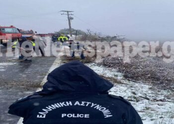 Θρίλερ με περιπολικό που έπεσε σε γκρεμό – Δραματική επιχείρηση ανάσυρσης στην Πορταριά (φωτο)