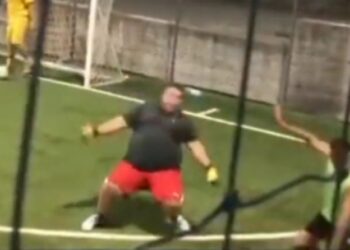 Απίθανο: Πανηγύρισε αλά Κριστιάνο Ρονάλντο και κατέληξε στο νοσοκομείο! (video)