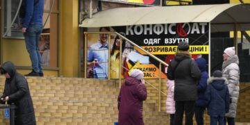 Alldaynews.gr Πόλεμος στην Ουκρανία: Φόβος για τις κυρώσεις της Δύσης στη Ρωσία – Ουρές στα ATM από τους πολίτες (video)