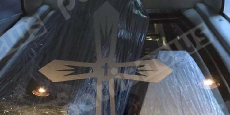 Μακελειό στην Ανδραβίδα: Τέσσερις ψυχές που χάθηκαν τόσο άδικα, σε 4 φέρετρα ξεκινούν για την Αλβανία[video]