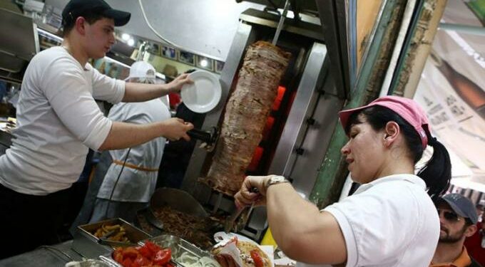 Alldaynews.gr souvlaki σουβλάκι γύρος σουβλατζίδικο πιτόγυρο