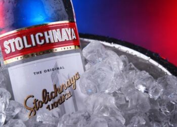 «Τέλος» η ρωσική βότκα Stolichnaya: Πώς θα ονομάζεται πλέον