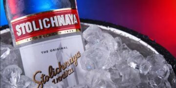 Alldaynews.gr «Τέλος» η ρωσική βότκα Stolichnaya: Πώς θα ονομάζεται πλέον