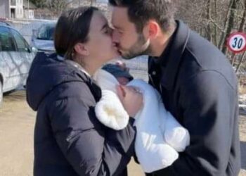 Συγκλονιστική στιγμή: Ο Σάκχοφ της ΑΕΚ με το παιδί και τη σύζυγό του (φωτο)