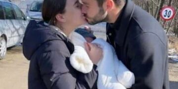 Alldaynews.gr Συγκλονιστική στιγμή: Ο Σάκχοφ της ΑΕΚ με το παιδί και τη σύζυγό του (φωτο)