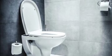 Δύο από τις πιο διάσημες προσωπικότητες της ιστορίας που πέθαναν στην… τουαλέτα