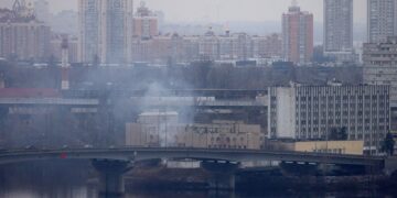 Πόλεμος στην Ουκρανία: “Θα χτυπήσουμε κυβερνητικό κτίριο στο Κίεβο – Απομακρυνθείτε” – Η προειδοποίηση της Ρωσίας