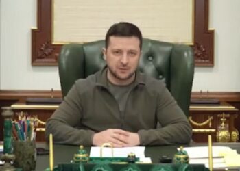 Ουκρανία-Ζελένσκι: «Κάντε την επιλογή σας-Αν παραδώσετε τα όπλα έχετε ευκαιρία να ζήσετε»[video]