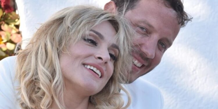 Alldaynews.gr Ελεωνόρα Ζουγανέλη: Διαψεύδει τις φήμες για τον Χωρισμό της-Το ίδιο και ο άντρα της