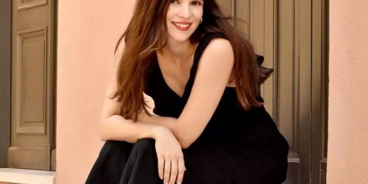 Alldaynews.gr Δημητροπούλου: Συγκινεί μιλώντας πρώτη φορά για την απόφασή της να υιοθετήσει ένα κοριτσάκι