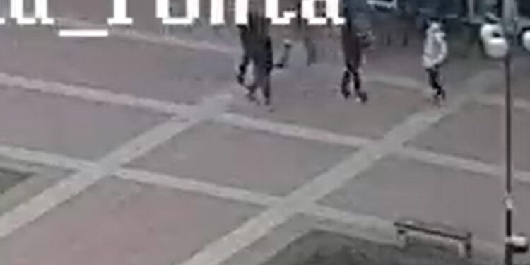 Πόλεμος στην Ουκρανία: ΕΚΤΑΚΤΟ – Βίντεο με Ρώσους στρατιώτες να απαγάγουν τον δήμαρχο της Μελιτόπολης