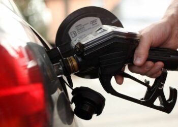 Καύσιμα: Βενζίνη στα 2,5 ευρώ το λίτρο έως το τέλος της εβδομάδας (video)