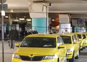 Πανικός στο αεροδρόμιο «Ελευθέριος Βενιζέλος» – Πήρε φωτιά λεωφορείο του ΟΑΣΑ (video)