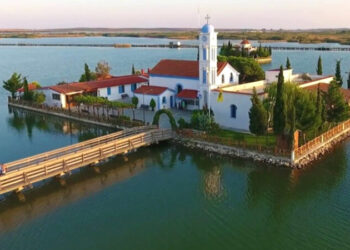 Μοναστήρι στην Ξάνθη: Το ωραιότερο μοναστήρι της Ελλάδας, βρίσκεται σε 2 νησάκια που τα ενώνει μια ξύλινη γέφυρα