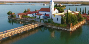 Μοναστήρι στην Ξάνθη: Το ωραιότερο μοναστήρι της Ελλάδας, βρίσκεται σε 2 νησάκια που τα ενώνει μια ξύλινη γέφυρα