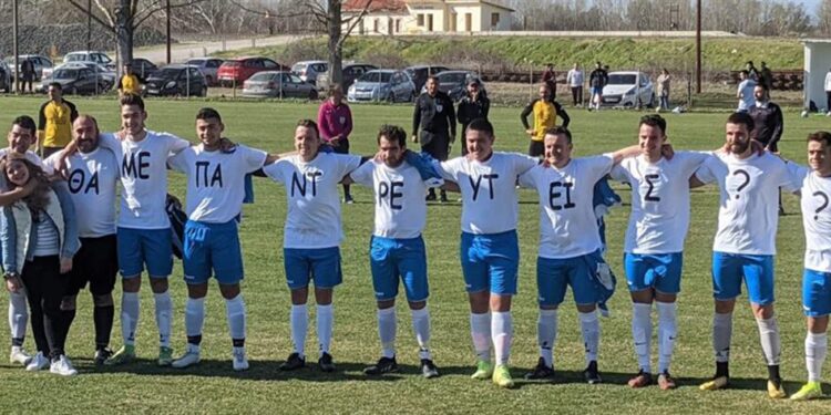 Θα με παντρευτείς; Πρόταση γάμου και γλέντι στο γήπεδο (video)