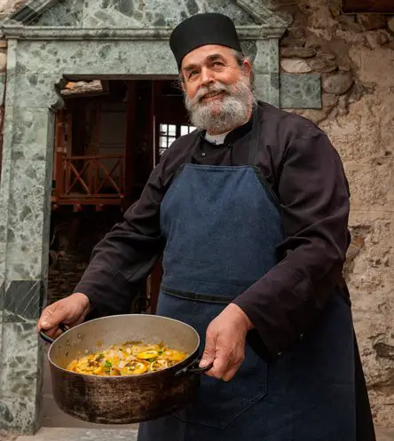 Από το Άγιο Όρος στα πιο ακριβά εστιατόρια: Μοναχός Επιφάνιος, ο «Άγιος» Σεφ που έχει μέχρι κι αστέρι Μισελέν Ο Γέροντας Επιφάνιος Μυλοποταμινός