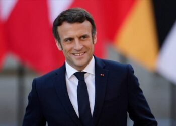 Μεγάλη νίκη Μακρόν επί της Μαρίν Λε Πεν με 16 μονάδες διαφορά στις γαλλικές προεδρικές εκλογές