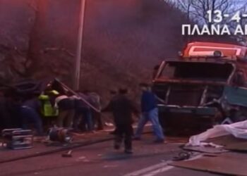 Σαν σήμερα: Η μαύρη μέρα των Τεμπών – Το τροχαίο δυστύχημα με τους 21 νεκρούς μαθητές (video)