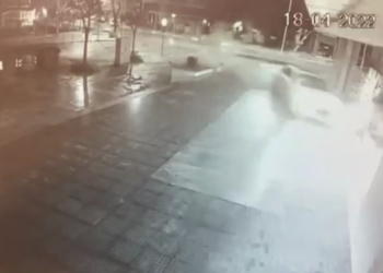 Alldaynews.gr Θεσσαλονίκη: Ζημιά 50.000 ευρώ σε κατάστημα από το σοκαριστικό τροχαίο