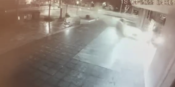 Θεσσαλονίκη: Ζημιά 50.000 ευρώ σε κατάστημα από το σοκαριστικό τροχαίο