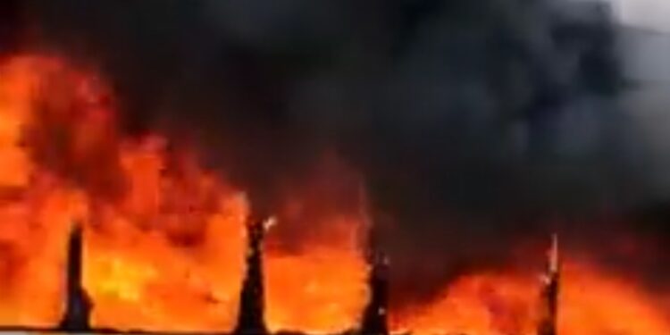 Alldaynews.gr Θεσσαλονίκη: Φωτιά σε λεωφορείο – Επιβάτες και οδηγός το εγκατέλειψαν