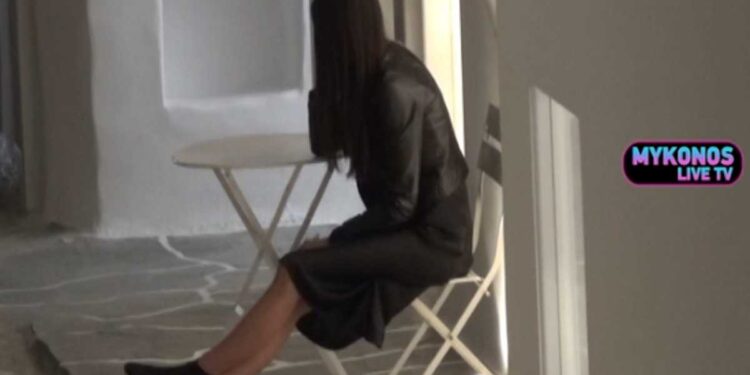 Alldaynews.gr Τζώρτζης Μονογυιός: Δείτε την Αθηνά Κοντοπάνου να στέκεται και πάλι στα πόδια της 3 μήνες μετά το δυστύχημα με τη Ferrari