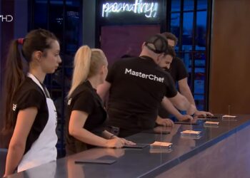 Χαμός στο MasterChef με τον Μπόμπαινα: Πέταξε καλαμπόκι στους συμπαίκτες του και τους αποκάλεσε “κοτούλες” (video)