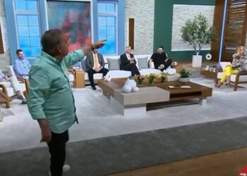 Έπαθε ΣΟΚ η Ζήνα Κουτσελίνη! Ξαφνικά εισέβαλε στο πλατό ο Ανδρέας Μικρούτσικος και…[video]