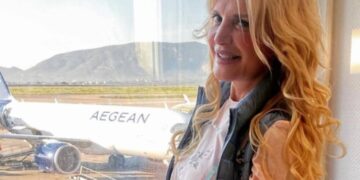 Alldaynews.gr Μαρίνα Πατούλη: Με στενό κολάν στο αεροδρόμιο-Προκάλεσε αίσθηση η νέα της φωτογραφία