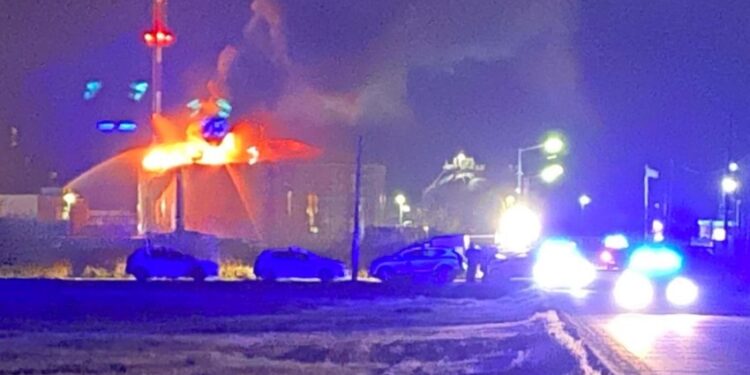 Θρίλερ Τώρα στην Καβάλα: Φωτιά σε δεξαμενή υγρών καυσίμων στις εγκαταστάσεις Πετρελαίων[video]