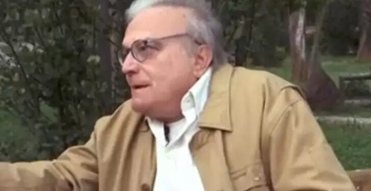 Alldaynews.gr Άρης Δαβαράκης: «Δεν υπάρχει λόγος να φοράμε φτερά και τακούνια για να είμαστε γκέι»