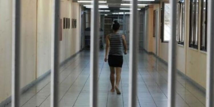 Alldaynews.gr Τρόφιμες γυναικείας φυλακής έμειναν έγκυες από τρανς συγκρατούμενές τους