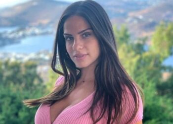 Σοφία Φυρού: Η φωτογραφία που ανέβασε χωρίς εσώρουχο προκαλεί εγκεφαλικά