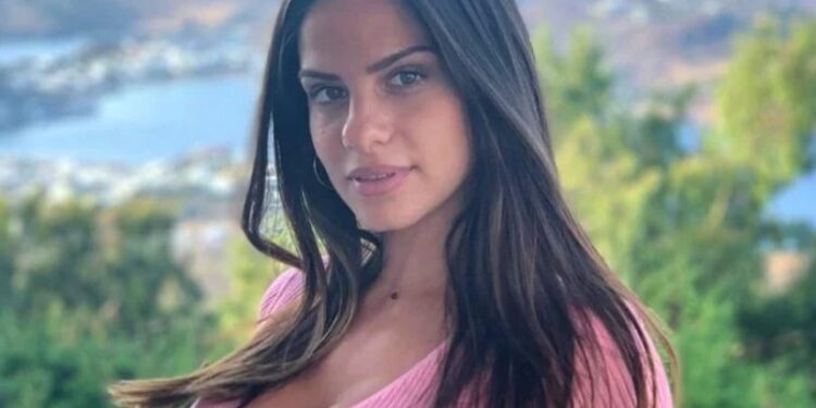 Alldaynews.gr Σοφία Φυρού: Η φωτογραφία που ανέβασε χωρίς εσώρουχο προκαλεί εγκεφαλικά