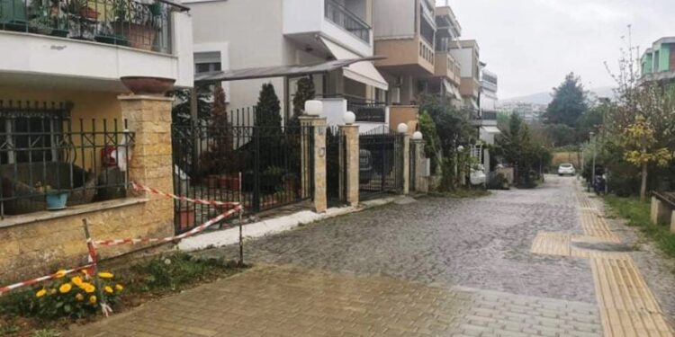 Alldaynews.gr Θεσσαλονίκη: «Είδε τη μητέρα του χτυπημένη κι έγινε το έλα να δεις» λέει ο παππούς του 17χρονου που μαχαίρωσε τον πατριό του