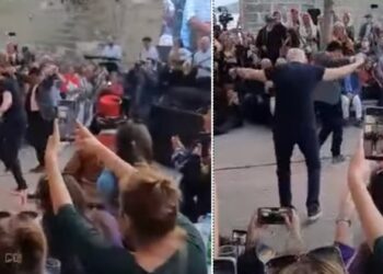 Γιώργος Παπανδρέου: Ζεϊμπέκικο στην Τουρκία με τα κινητά τηλέφωνα να παίρνουν φωτιά