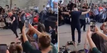 Alldaynews.gr Γιώργος Παπανδρέου: Ζεϊμπέκικο στην Τουρκία με τα κινητά τηλέφωνα να παίρνουν φωτιά