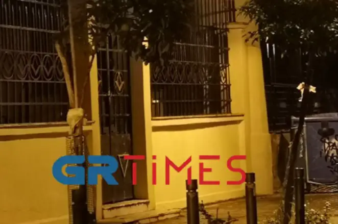Πριν Λίγο-Θεσσαλονίκη: Μανιακός με Μπαλτά επιτέθηκε σε Μασονική Στοά