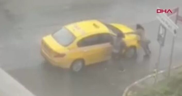 Ταξιτζής χτύπησε και πέταξε κάτω σαν χταπόδι την τουρίστρια[video]