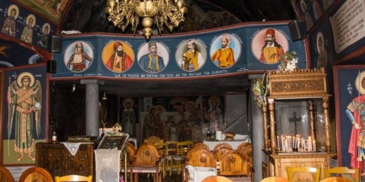 Δέος! Η μοναδική εκκλησία στην Ελλάδα που έχει ήρωες του 1821 σε τοιχογραφίες[Φωτογραφίες]