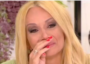 Alldaynews.gr Ναταλί Κάκκαβα: «Ντρεπόμουν για τους γονείς μου-Υπήρχε το στίγμα “η κόρη της τρελής”, “η κόρη του αλκοολικού”»