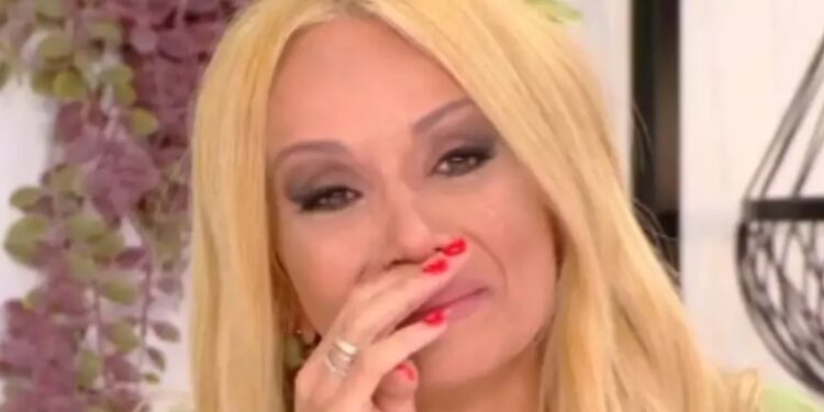 Ναταλί Κάκκαβα: «Ντρεπόμουν για τους γονείς μου-Υπήρχε το στίγμα “η κόρη της τρελής”, “η κόρη του αλκοολικού”»