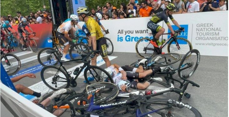 Λάρισα: Σοκαριστικό ατύχημα στον Διεθνή Ποδηλατικό Γύρο[video]