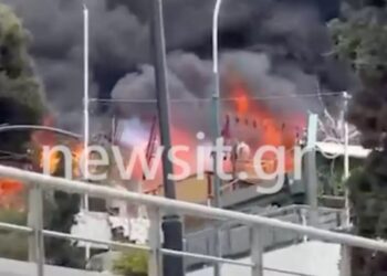 Συμβαίνει Τώρα-Μεγάλη φωτιά στο Skyfall στο Καλλιμάρμαρο[video]