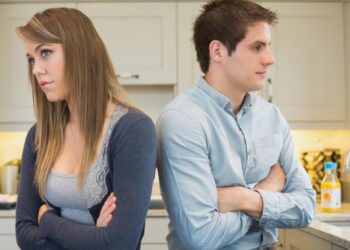 Το κόλπο που βοηθάει να καταλάβουμε πότε κάποιος λέει ψέματα