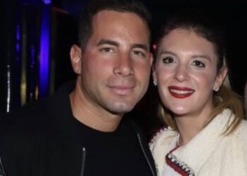 Ξανθιά, γνωστή Ελληνίδα τραγουδίστρια – Η πρώην σύντροφος του συζύγου της κόρης του Απόστολου Βακάκη