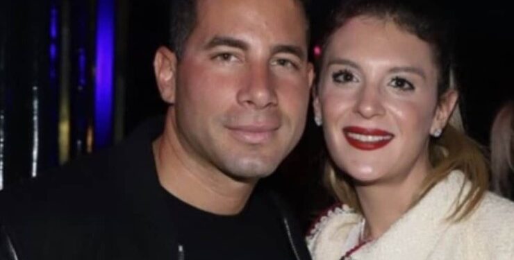 Alldaynews.gr Ξανθιά, γνωστή Ελληνίδα τραγουδίστρια – Η πρώην σύντροφος του συζύγου της κόρης του Απόστολου Βακάκη