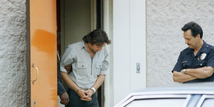 Alldaynews.gr Το Μακελειό του Πάσχα-Δολοφόνησε τη μάνα του και άλλους 10 συγγενείς του μέσα σε 5 λεπτά