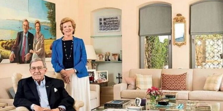 Alldaynews.gr Πουλήθηκε η βίλα του τέως βασιλιά Κωνσταντίνου στο Πόρτο Χέλι-Μετακομίζει στο Κολωνάκι(photos)